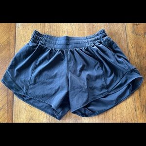 Lululemon Hotty Hot Short II Long 4” Size 6 Black